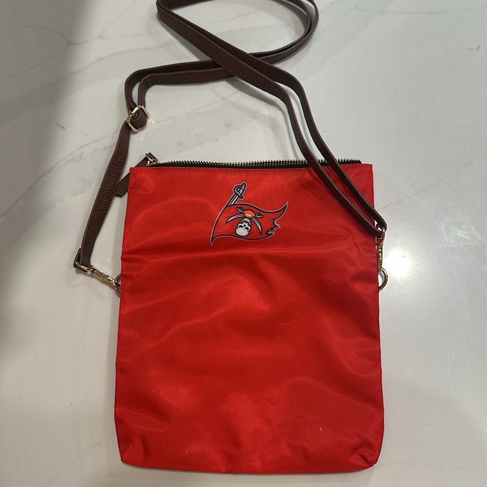 Tampa Bay Buccaneers Red Crossbody Bag. New. - Picture 4 of 4